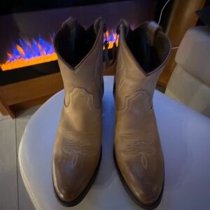 Ariat Tan Leather Cowboy Boots Booties in Womens Size 9M